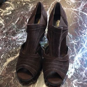 Comfortable suede brown Padded foot bed Heels